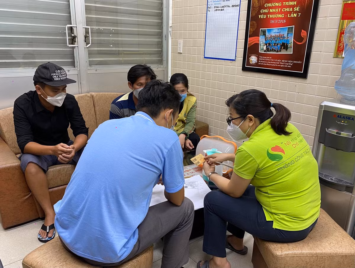 BV Cho Ray canh bao gia danh nguoi nha benh nhan ngheo de xin tien