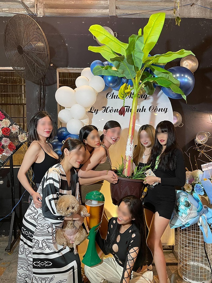 Sau khi đăng tải loạt ảnh và chủ nhân của nó nhanh chóng gây bão mạng. Nhiều người tỏ ra bất ngờ bởi từ trước đến nay chỉ tham dự tiệc cưới, tiệc đầy tháng, tiệc báo hỷ,... chứ chưa từng tham gia "tiệc ly hôn".