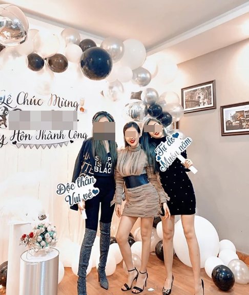 Trước thái độ vui vẻ của cô gái, cộng đồng mạng đoán rằng có lẽ cô gái cảm thấy chẳng còn vương vấn, tiếc nuối gì với chồng cũ.