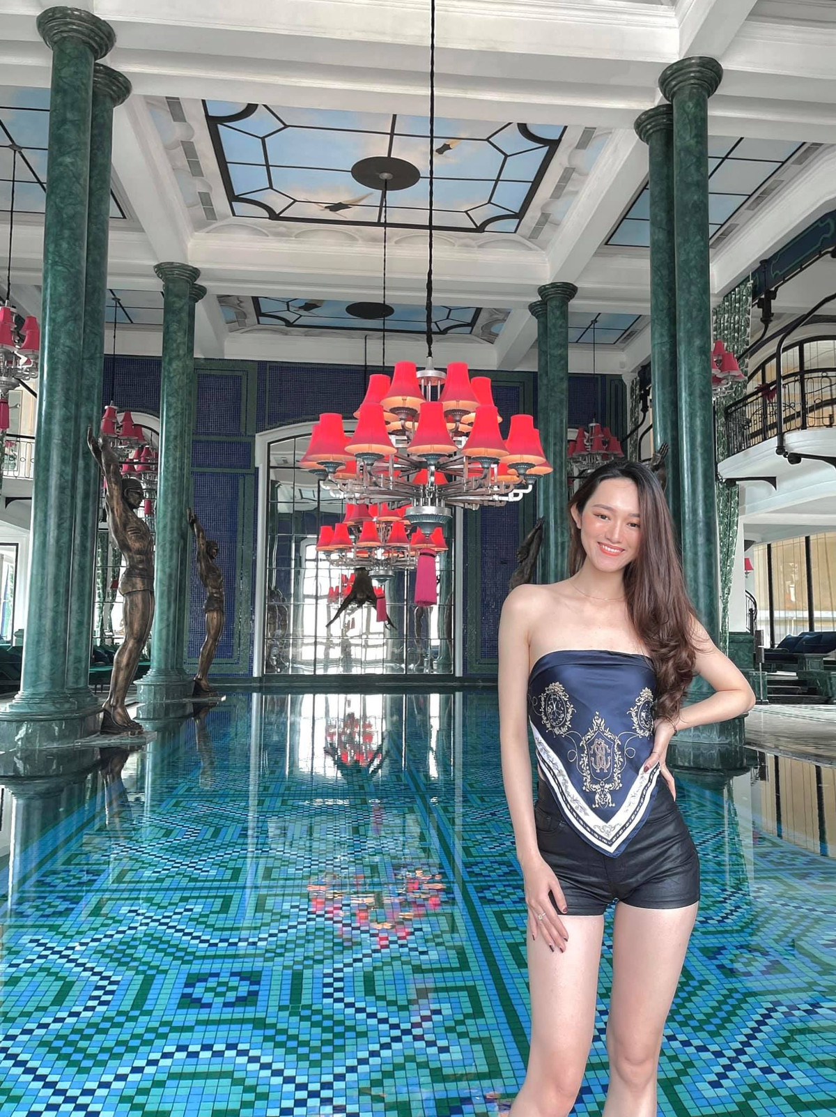 Suốt những năm tháng trên giảng đường ĐH, Thúy Huyền vẫn luôn duy trì phong độ thành tích, cô nàng đã tốt nghiệp loại Giỏi vào năm 2018.