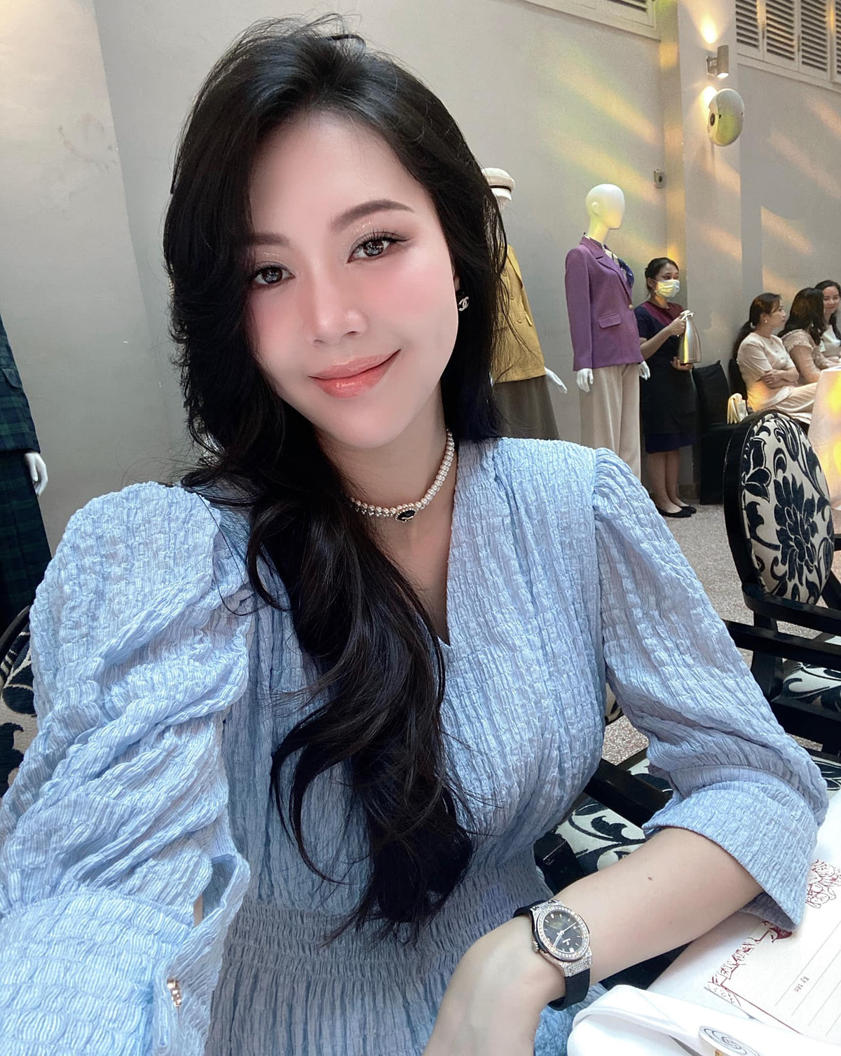 Nhìn ngoại hình và hôn nhân viên mãn của Ngọc Châm, nhiều người vào "xin vía" để sau này mình cũng có cuộc sống như vậy. Ảnh: FBNV