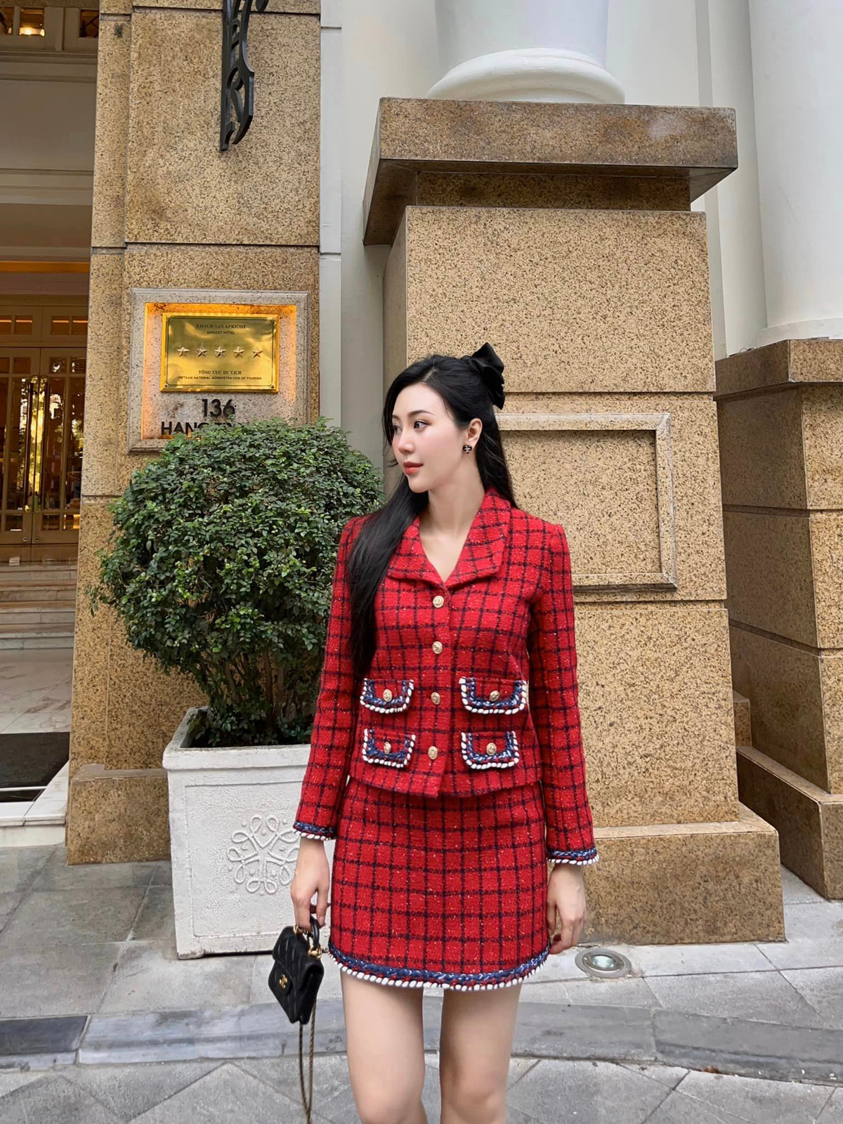 Vũ Ngọc Châm được nhiều người biết đến là một hoa khôi tiếp viên hàng không mặc dù cô không còn gắn bó với nghề.