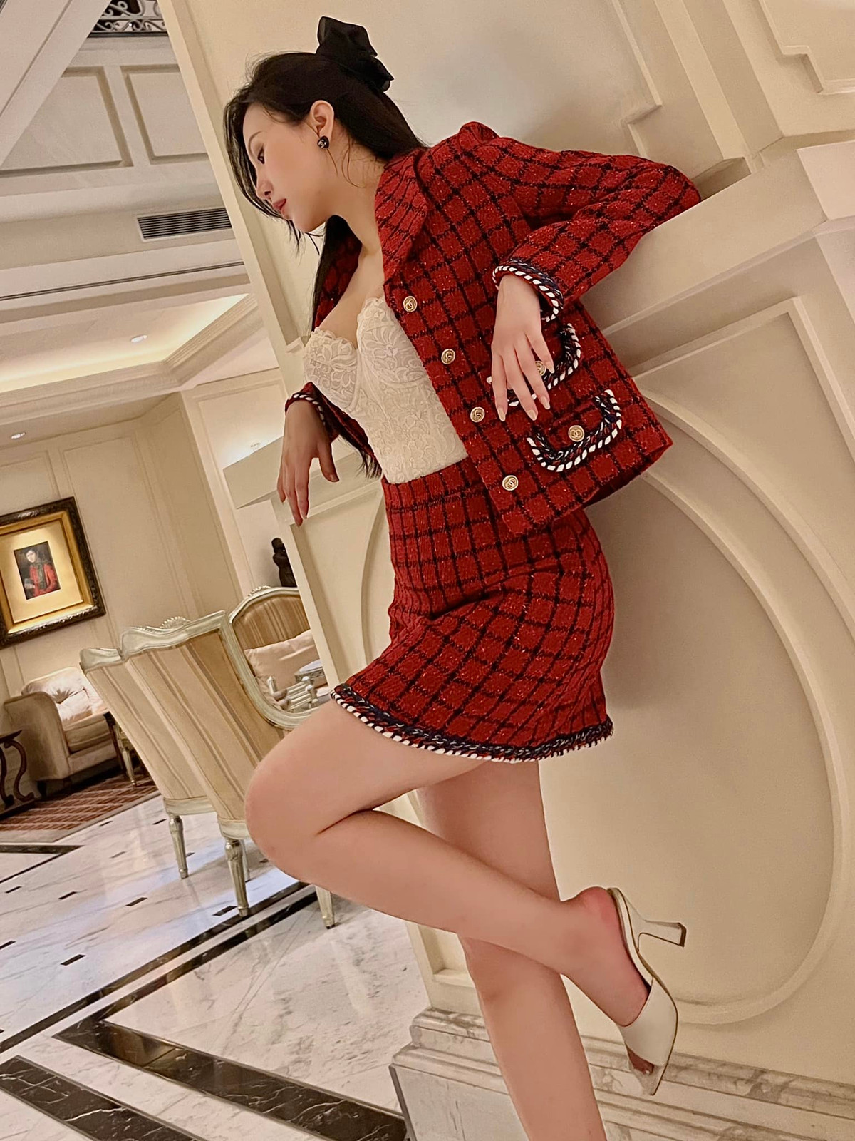 Ngoài ra cô còn từng gây chú ý khi tham gia chương trình “Đồng hành cùng World Cup 2014”.