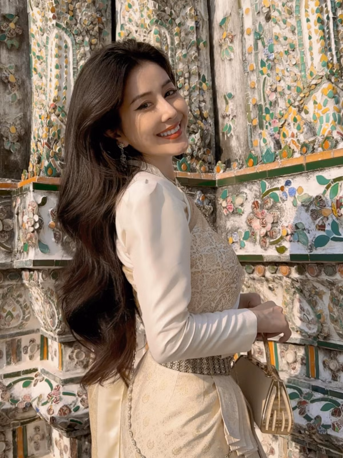 Võ Ngọc Trân nhiều lần bị đồn phẫu thuật thẩm mỹ, đặc biệt là khi cô được báo Trung Quốc ca ngợi là "đẹp không góc chết", "nữ sinh thiên thần"...