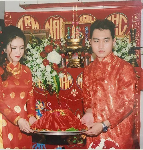 Đến người xem cũng phải bất ngờ trước album ảnh cưới bá đạo này. Một số cho rằng, dù sao nó cũng rất đặc biệt và sau này sẽ là kỷ niệm đáng nhớ của 2 vợ chồng.