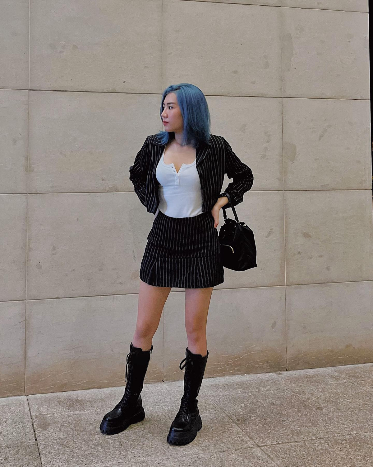 Nữ streamer này gây ấn tượng mạnh bởi gương mặt ăn ảnh, gu thời trang cá tính và vóc dáng nuột nà, nhưng lại sở hữu cá tính vô cùng lầy lội. Ảnh: Tổng hợp