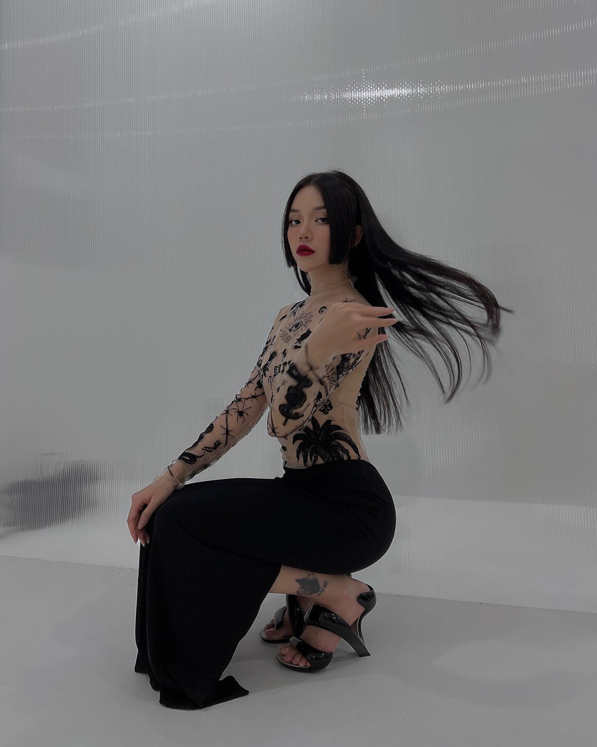 Thu nhập cực lớn từ streamer mà Linh Ngọc Đàm không ngại sử dụng những món đồ đắt đỏ.