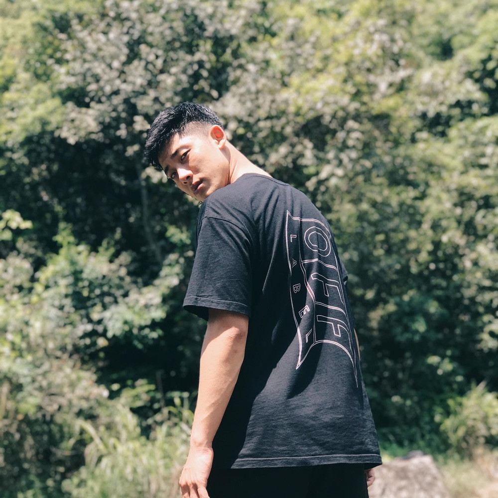 Ngay khi những hình ảnh "soái ca" của Vũ Tiến Quân xuất hiện trên mạng xã hội đã trở thành tâm điểm gây chú ý và bàn tán không ngớt.