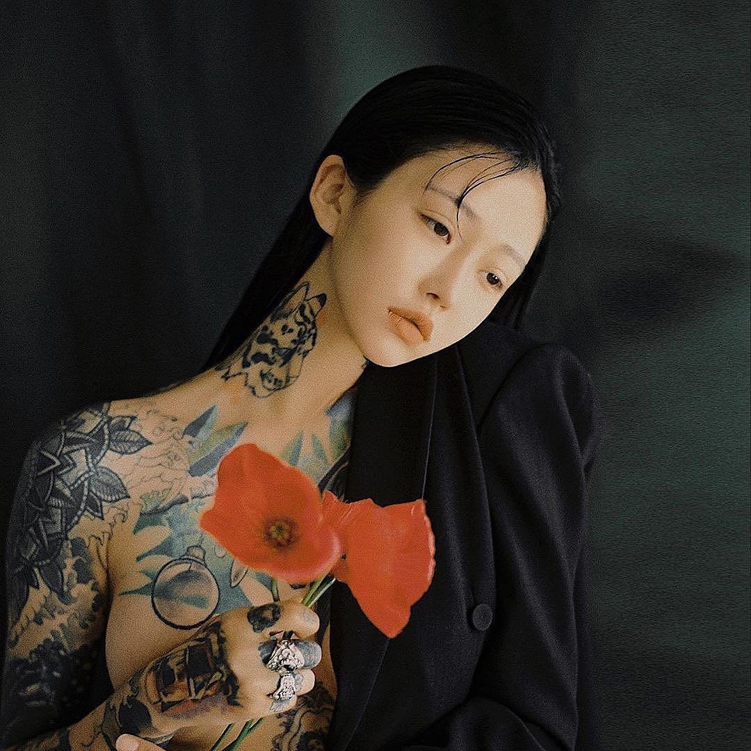 Cô gái sinh năm 1994 nổi bật với diện mạo xinh đẹp được ví von như búp bê.