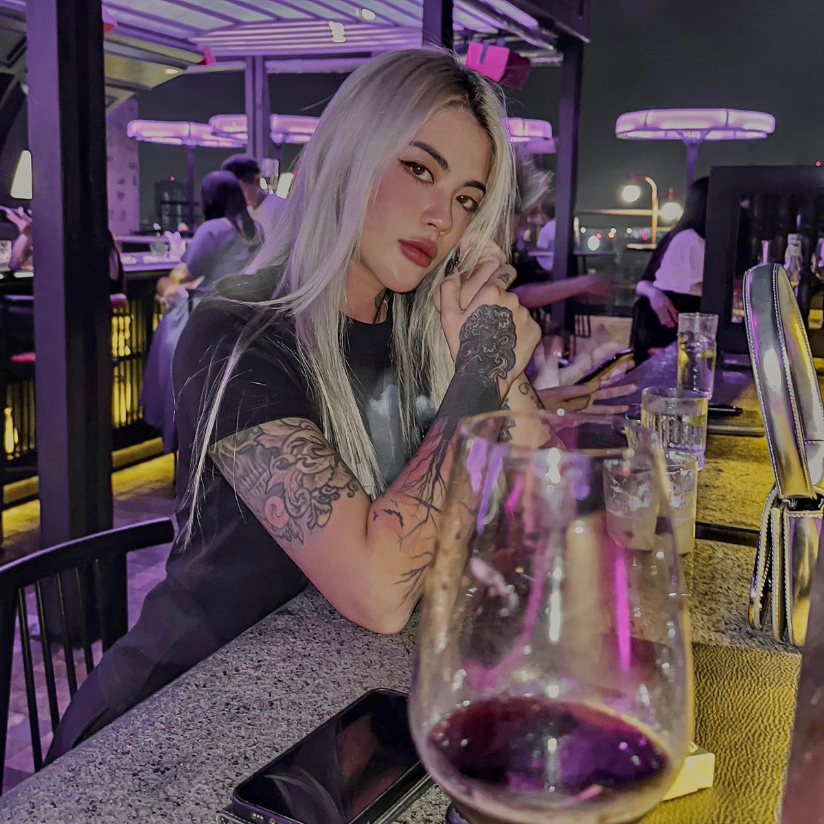 Hiện tại cô ít xuất hiện hơn nhưng vẫn chăm chỉ cập nhật mạng xã hội.