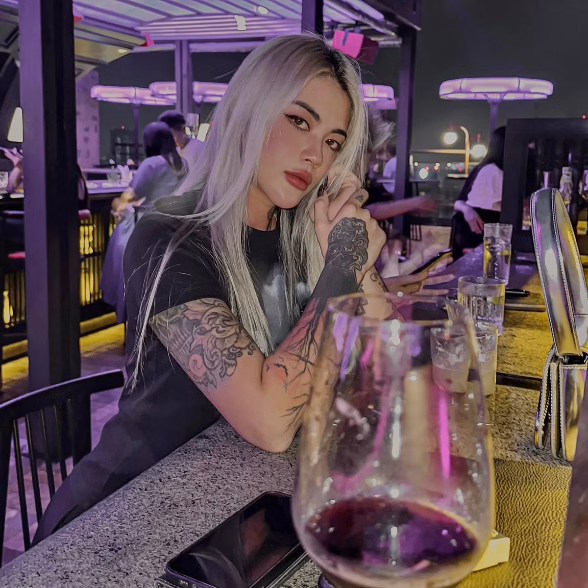 Hiện tại cô ít xuất hiện hơn nhưng vẫn chăm chỉ cập nhật mạng xã hội.