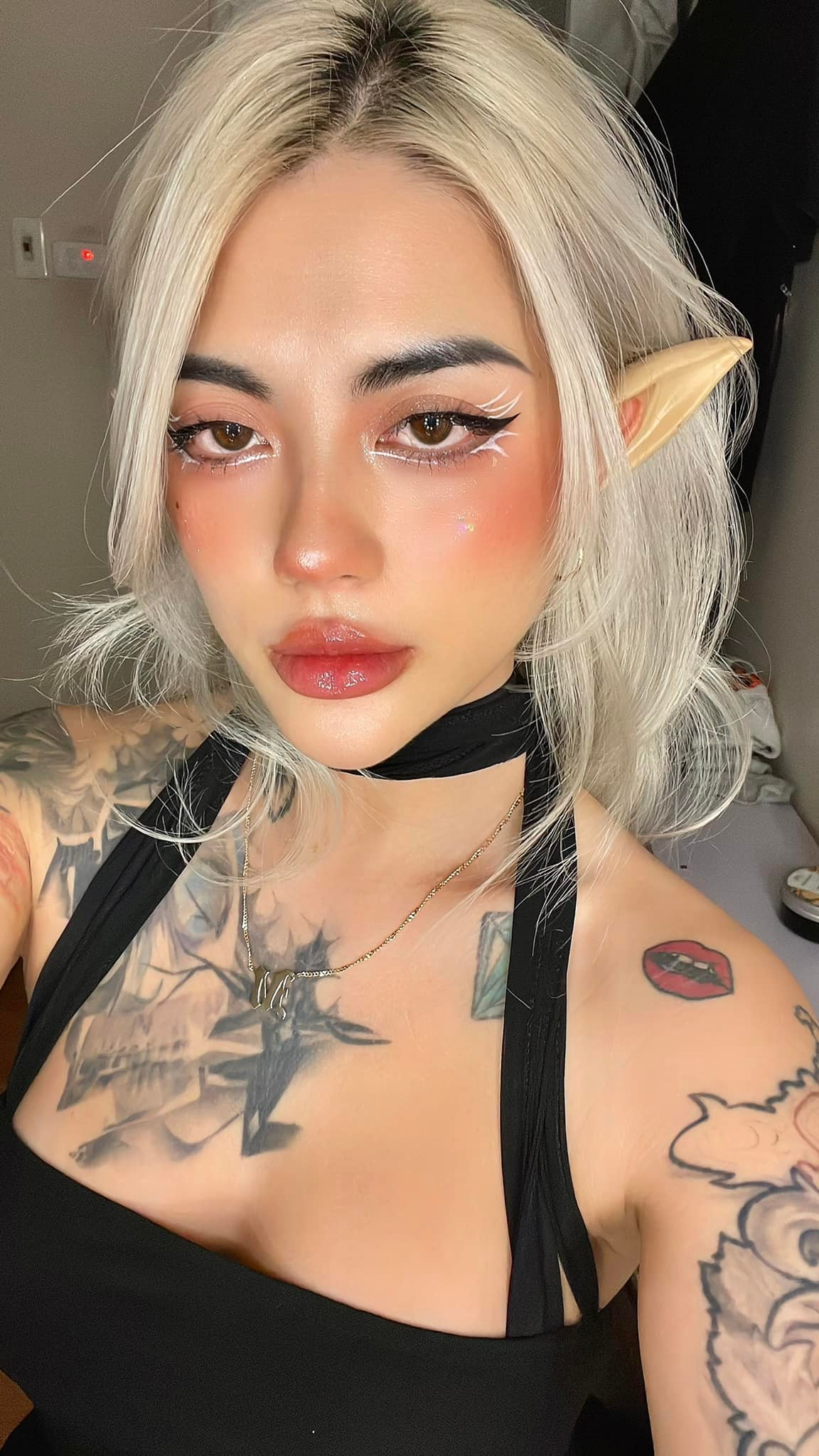 Được biết, hot girl xăm trổ này đã làm mẹ. Sau sinh nở cô vẫn nổi bật với hình thể cân đối.