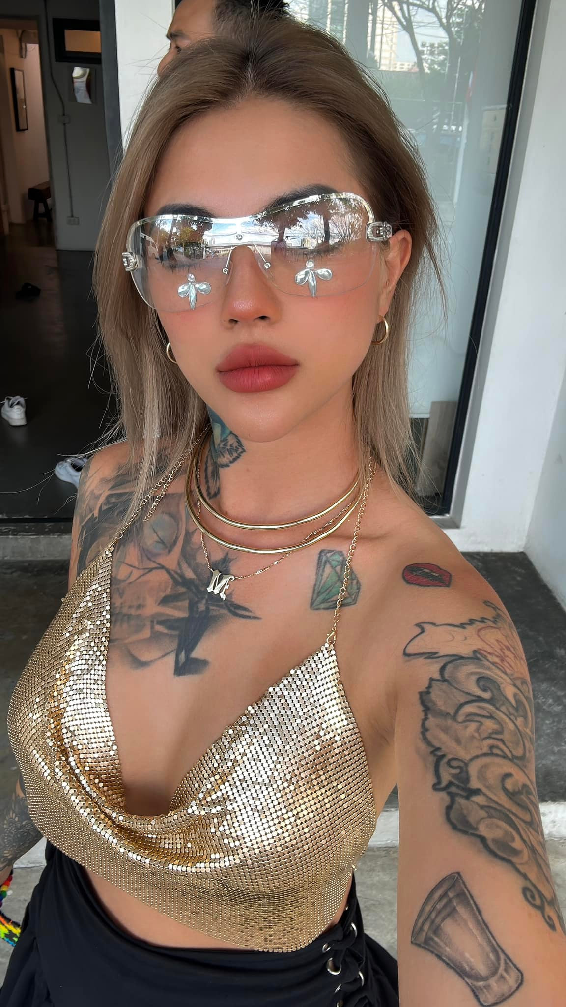 Zin Lee (tên thật: Bùi Kim Thanh) sinh năm 1992 là hot girl xăm trổ người Hà Nội, cô cũng là cái tên không còn quá xa lạ trên MXH.