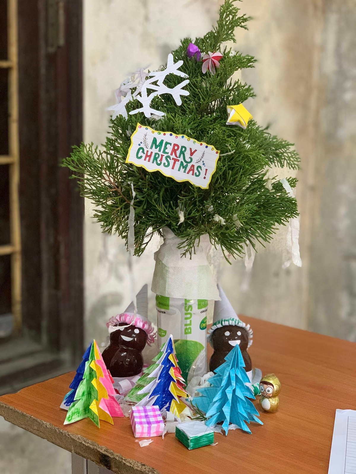 Vào mỗi dịp Giáng sinh, để chào đón dịp lễ này nhiều nơi đã trang trí những cây thông Noel cao lớn và trở thành địa điểm check-in của đông đảo giới trẻ.