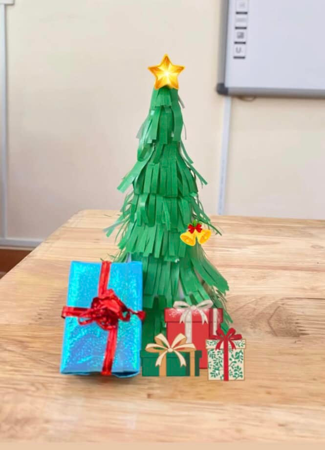 Giáng sinh đang đến rất gần và trên MXH hiện tại xuất hiện khá nhiều đồ trang trí đẹp mắt cho ngày này, trong đó có cây thông Noel.