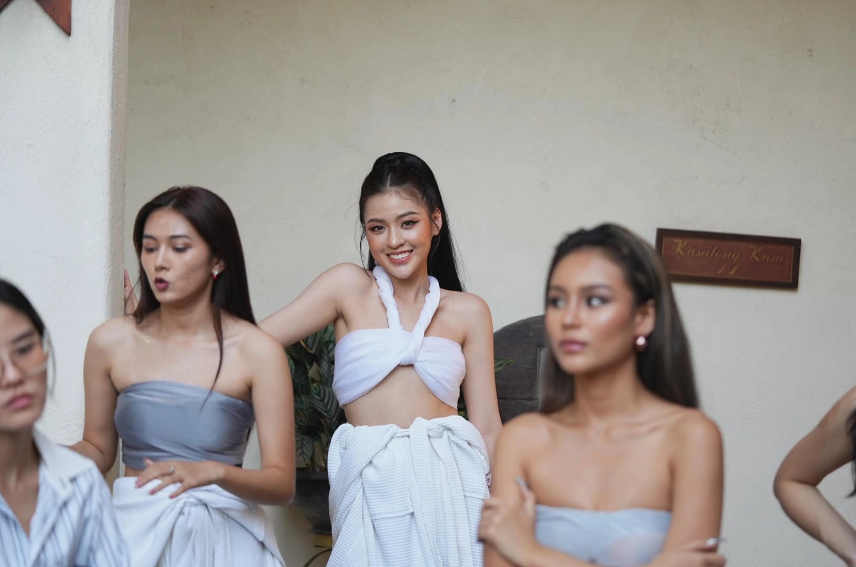 Ngắm nhìn Trần Thanh Tâm diện chiếc váy này, nhiều người lại cho rằng chiếc đầm đã "phản chủ" vì làm lộ khuyết điểm bụng dưới của mỹ nhân sinh năm 2000.