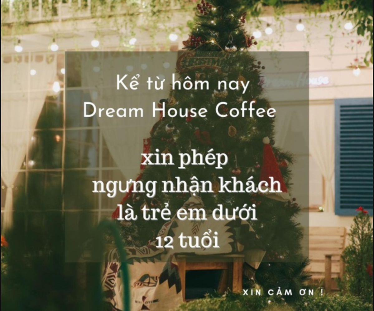 Thông báo này gây ra nhiều ý kiến trái chiều, một bên ủng hộ quy định của quán bởi họ cần sự yên tĩnh khi đến quán cafe, phía còn lại cảm thấy không cần thiết bởi không phải đứa trẻ nào cũng nghịch ngợm như vậy.