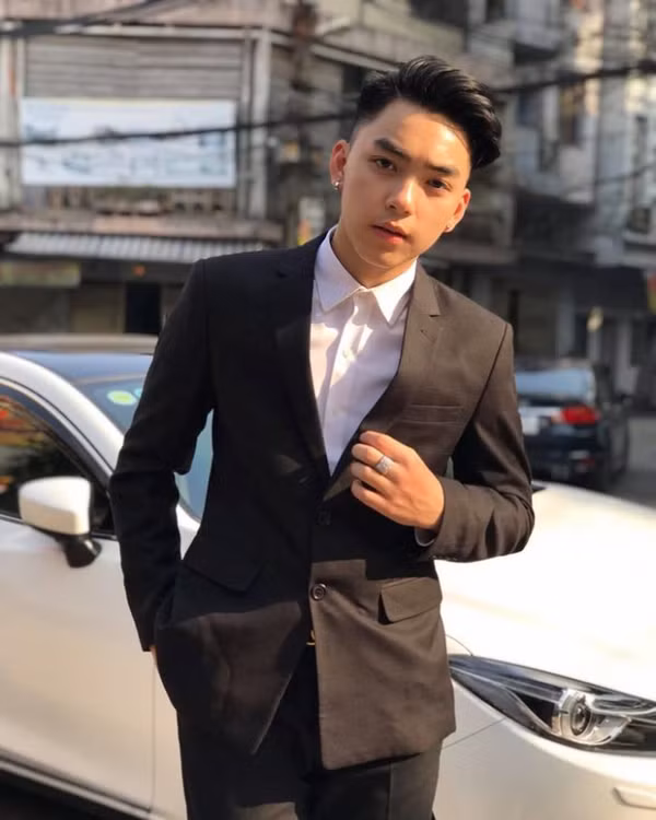 Sau một khoảng thời gian vắng bóng vì sang Hàn học hỏi, mới đây, Long Hoàng đã trở lại với một vai trò hoàn toàn mới - diễn viên.