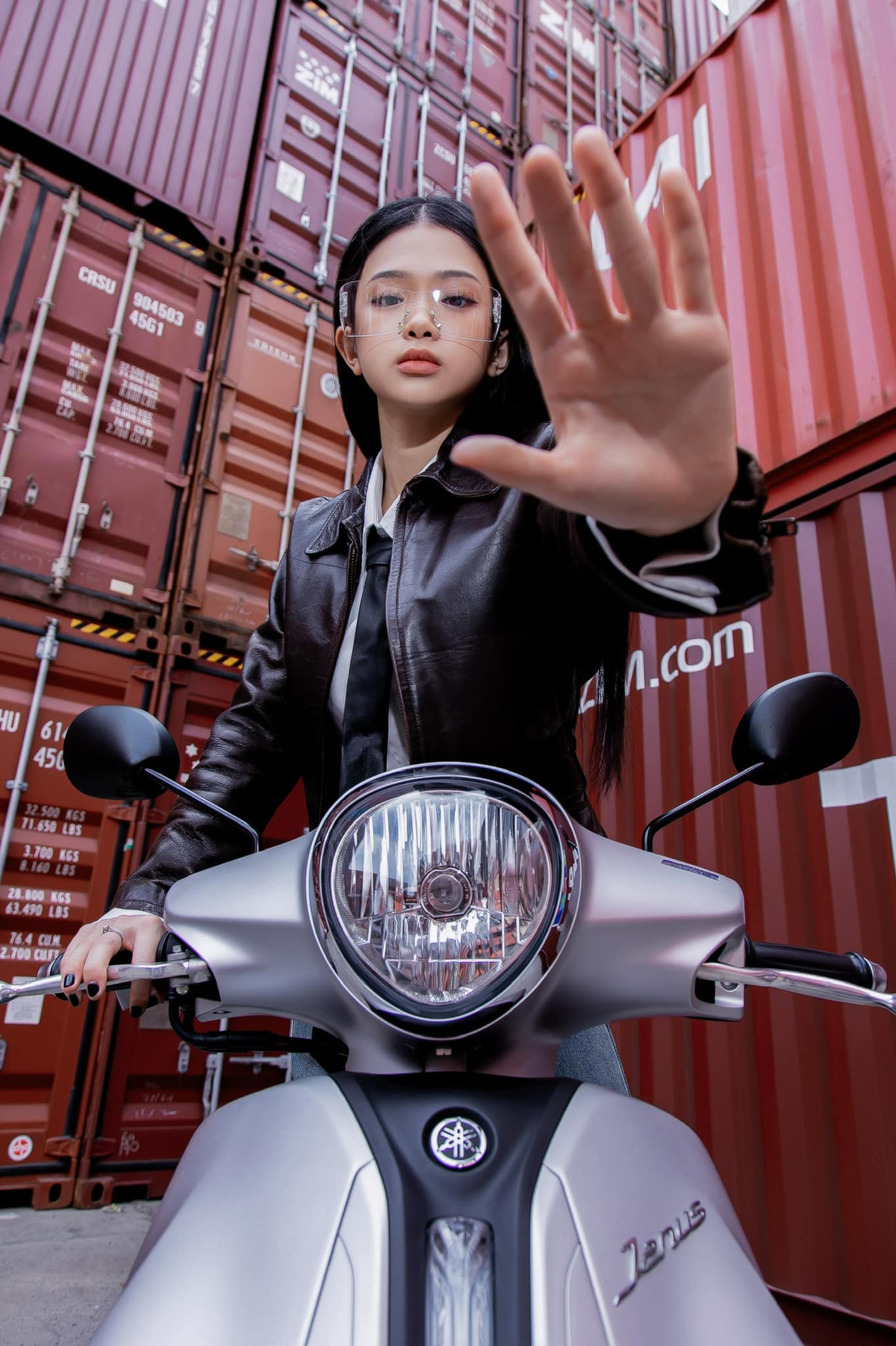 Sau 6 năm, cô nàng đã không còn “lạm dụng” những phát ngôn “ố dề” để đổi lấy sự nổi tiếng nhất thời nữa. Thay vào đó, Linh Ka dần “lột xác” trở thành một người trưởng thành hơn.