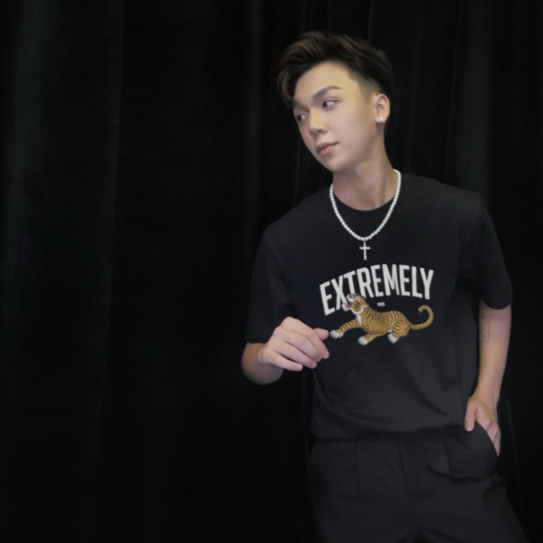 Giống như Chi Bé, Long Bi cũng từng rất “hot” nhưng lại chọn cách lui về “ở ẩn”, hạn chế các hoạt động nghệ thuật.