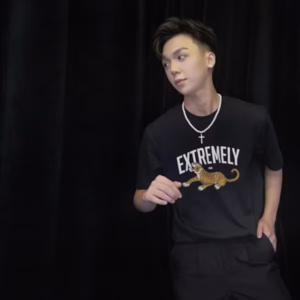 Giống như Chi Bé, Long Bi cũng từng rất “hot” nhưng lại chọn cách lui về “ở ẩn”, hạn chế các hoạt động nghệ thuật.