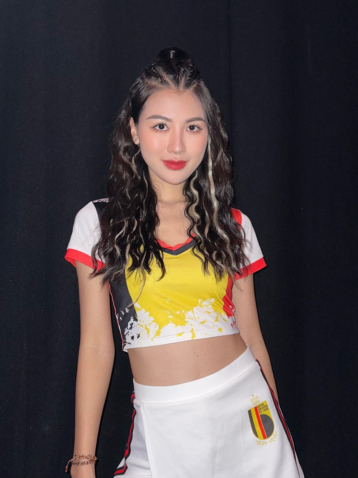 Tham gia Nóng cùng World Cup 2022, Thúy Nga là đại diện cho đội tuyển Bỉ.