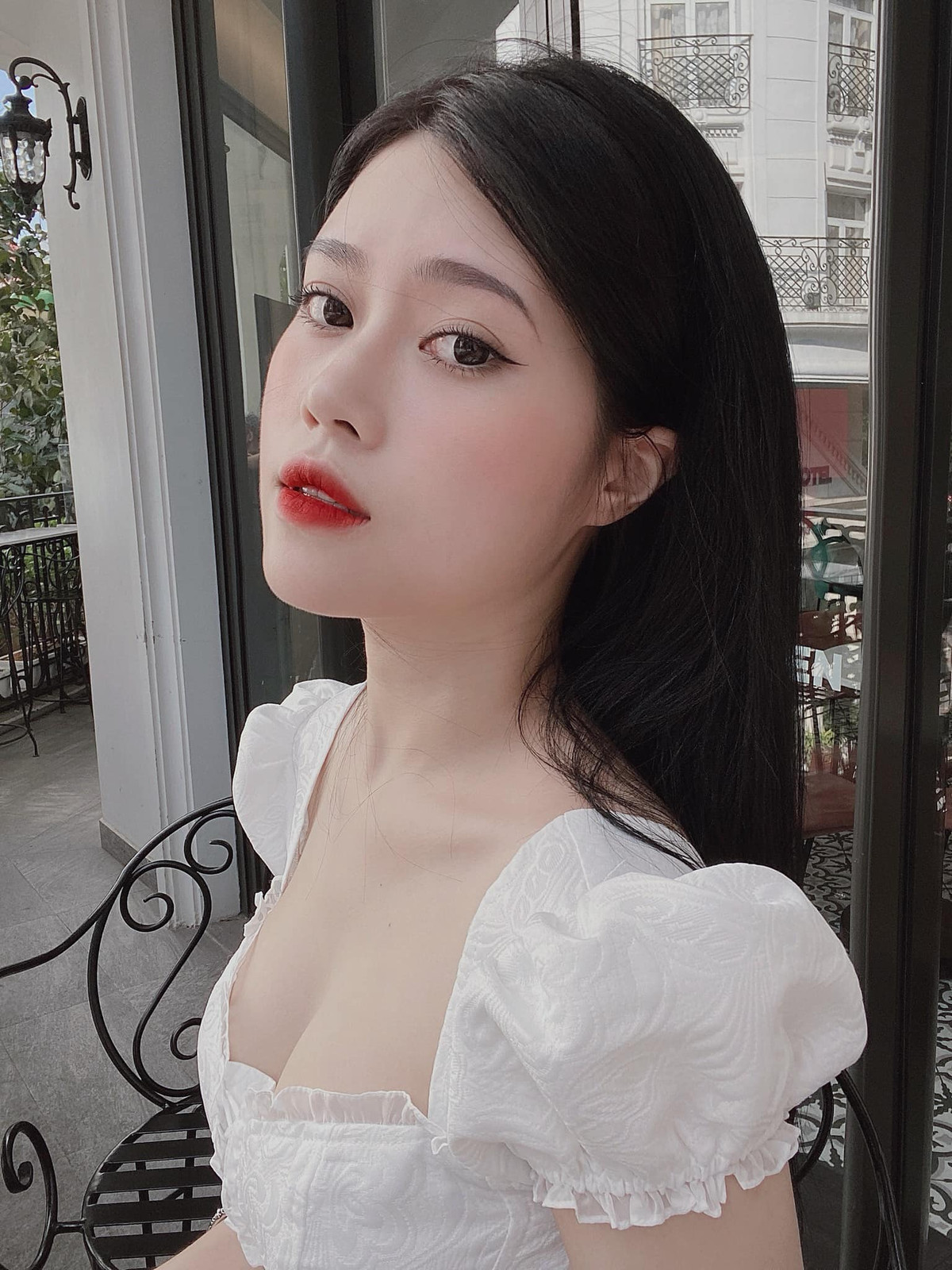 So với thời kỳ mới nổi tiếng, hiện tại Thủy Tiên ngày càng quyến rũ và gợi cảm hơn.