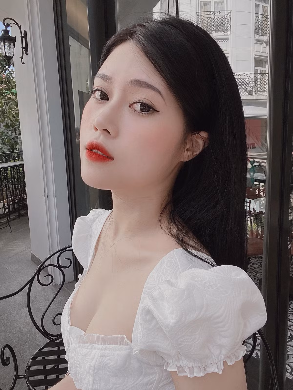 So với thời kỳ mới nổi tiếng, hiện tại Thủy Tiên ngày càng quyến rũ và gợi cảm hơn.