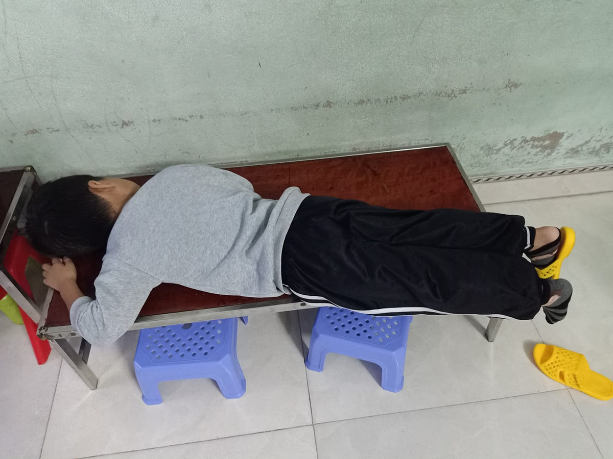 Thời tiết này đúng là chỉ thích hợp nằm quấn chăn rồi ngủ, phải dậy đi học sáng sớm quả thực là "thảm cảnh".