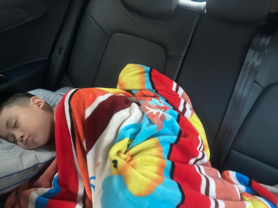 Khóc mếu, giãy giụa và thẫn thờ,... là một loạt biểu cảm hài hước của chúng trong những buổi sáng rét mướt thế này.