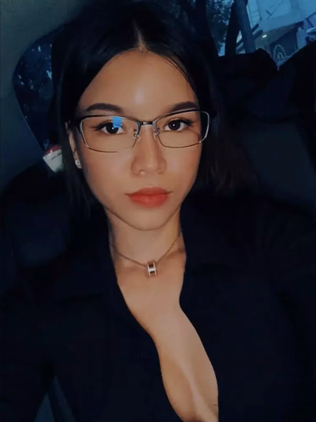 Cụ thể trên trang cá nhân, Yến Xuân show bức ảnh mới. Kèm theo đó, người đẹp có đăng dòng trạng thái: "Người ta thì chờ năm mới. Còn em lại chờ anh tới".