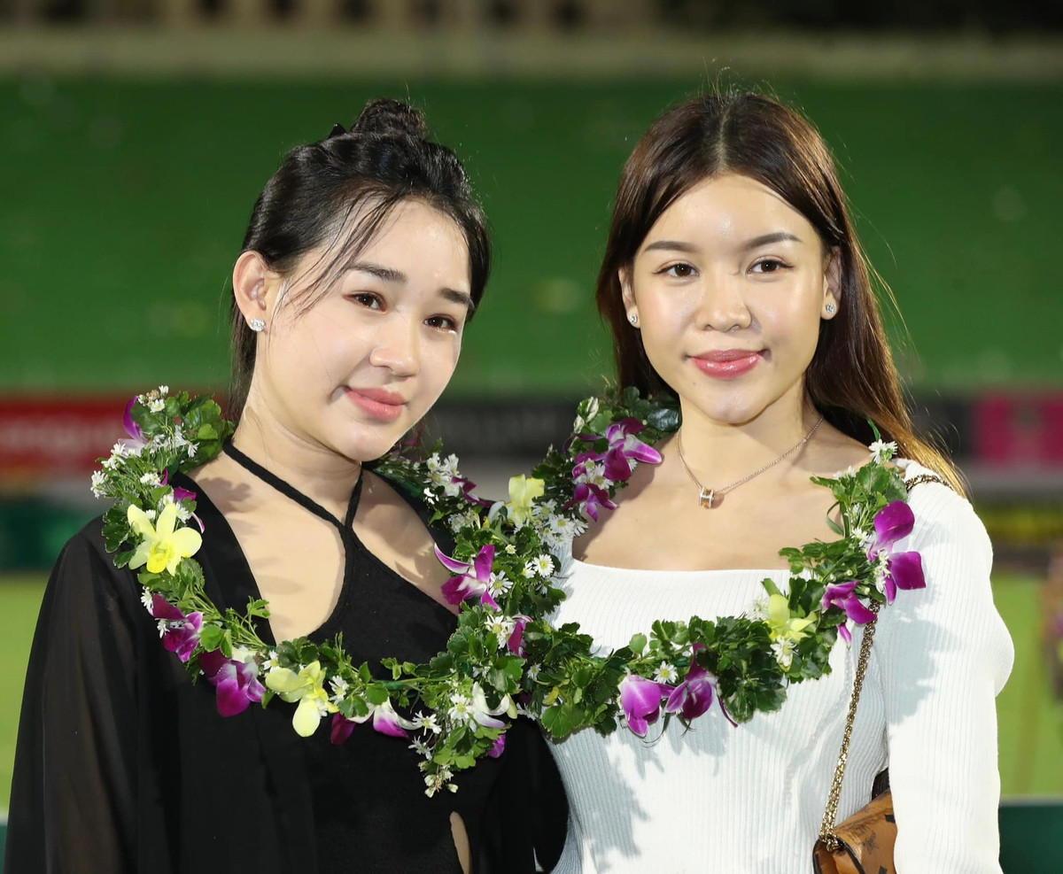 Hình ảnh chân thực hơn của Yến Xuân nhận về không ít lời chê bai, netizen nhận xét khuôn mặt của cô khá tròn và "mâm" chứ không hề thon gọn như ảnh.