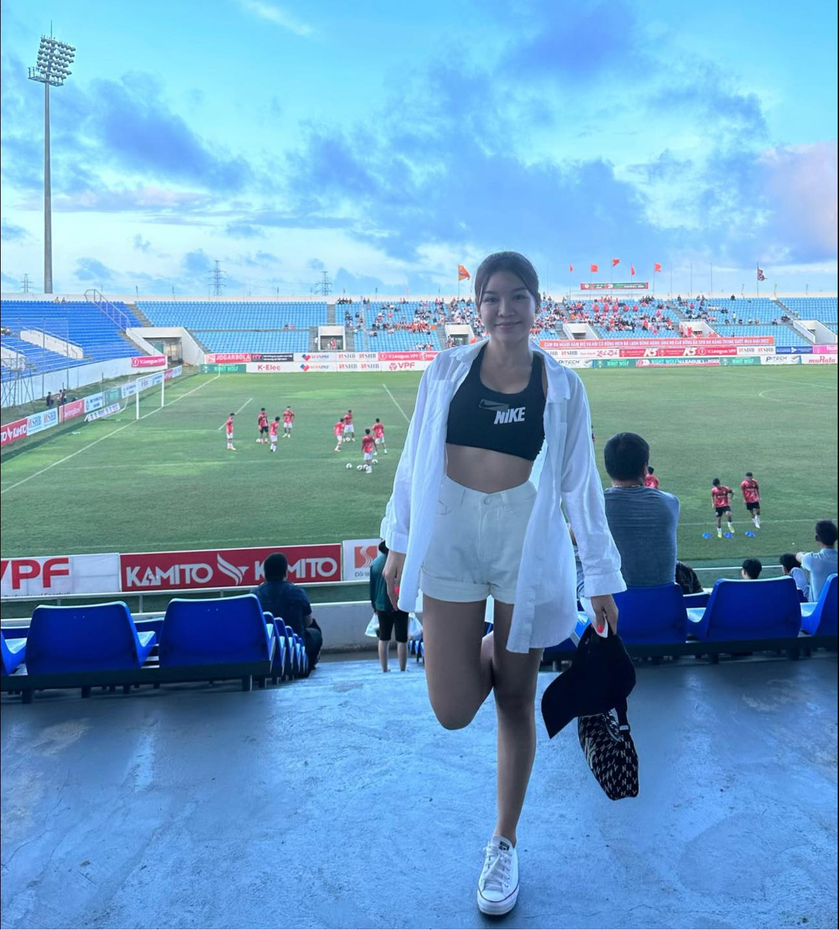 Cô nàng luôn duy trì ở mức ổn định là 50 kg và số đo ba vòng lần lượt là 85 - 57 - 94. Ảnh: FBNV