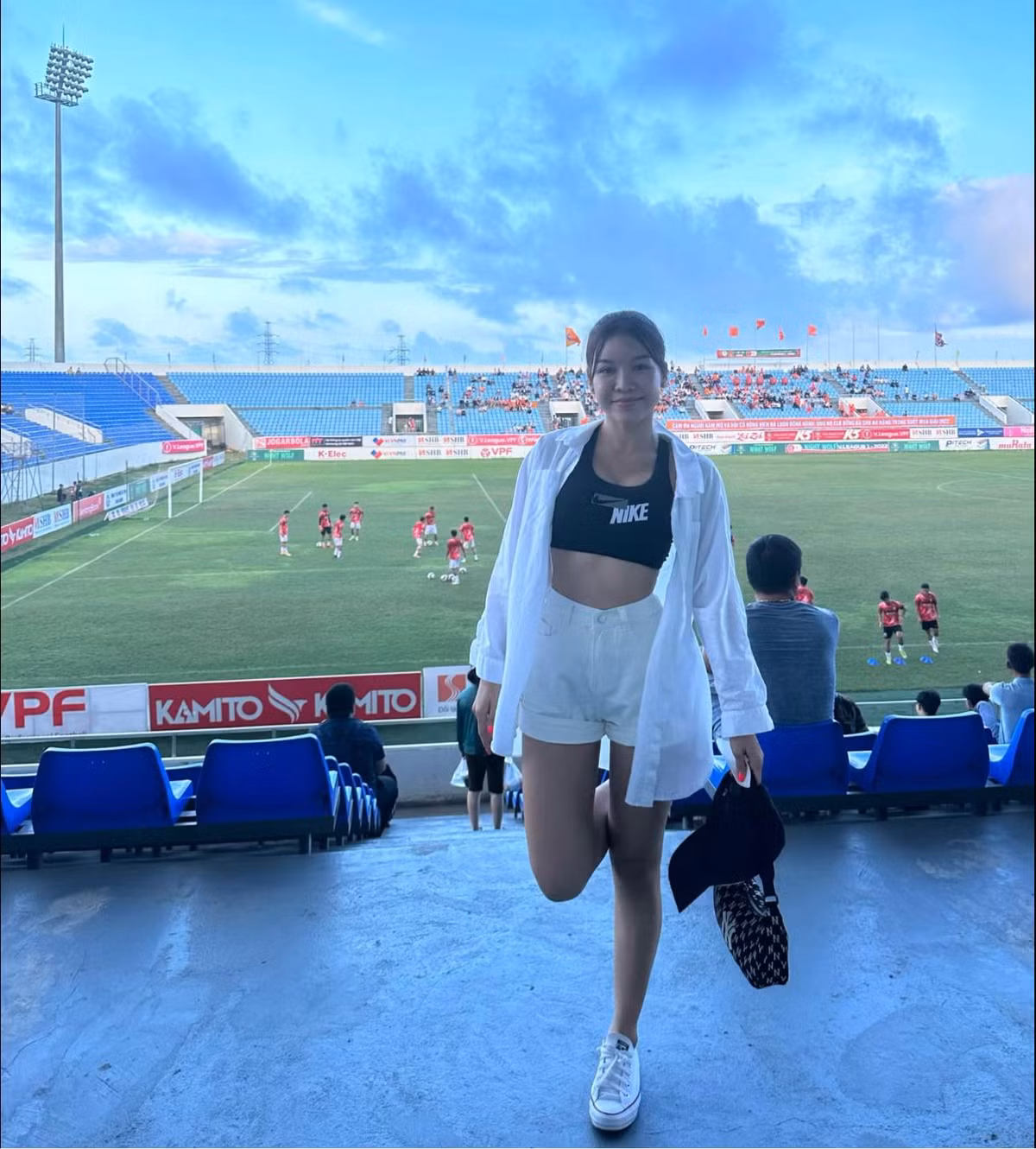 Cô nàng luôn duy trì ở mức ổn định là 50 kg và số đo ba vòng lần lượt là 85 - 57 - 94. Ảnh: FBNV