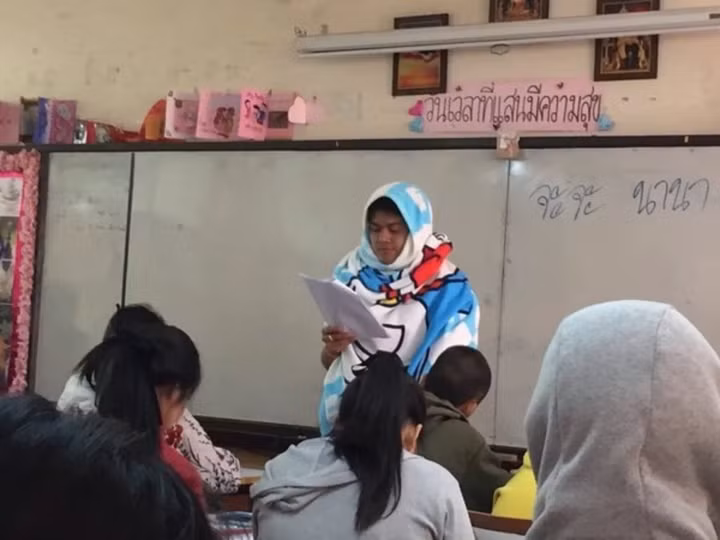 Việc mang theo chăn tới trường đang là xu hướng ưa chuộng của các bạn trẻ nhiều năm nay.