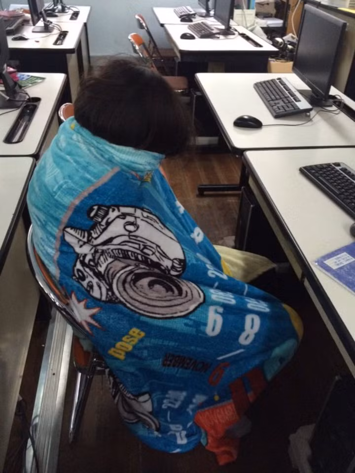 Khi gió lạnh về bất chợt mà chưa kịp mua áo ấm, đây là cách chống rét "bá đạo" cần kíp nhất.