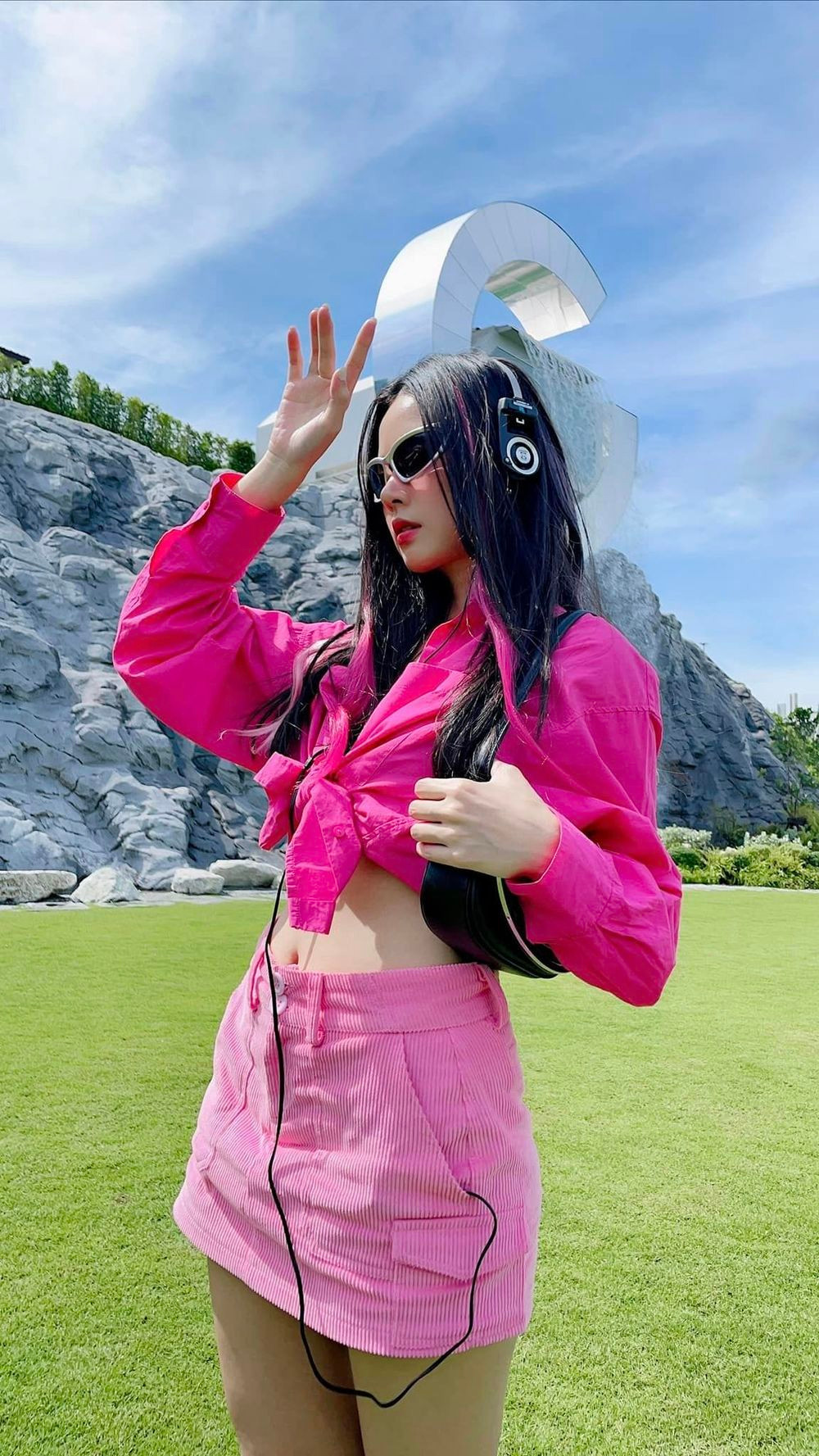 So sánh với những hình ảnh thanh lịch thời gian trước, vẻ đẹp của Midu hiện tại được đánh giá cao hơn.