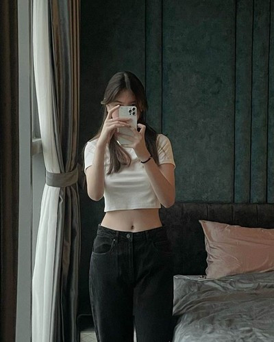 Trên Instagram, Thanh Giang chăm chỉ cập nhật hình ảnh đời thường. Cô nàng bắt đầu ăn mặc có gu, trau chuốt hơn khi chụp ảnh. Ảnh: Tổng hợp