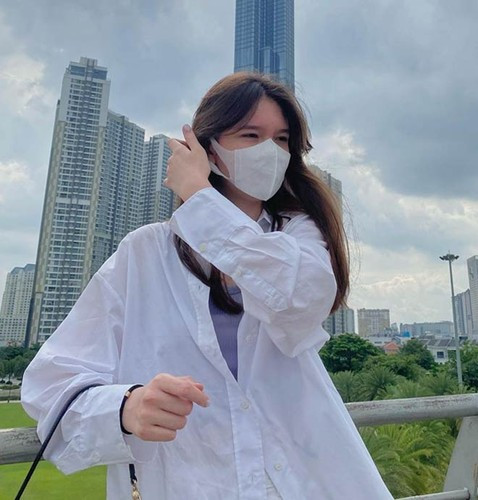 Dù có khoảng cách tuổi khá xa nhưng Đặng Văn Lâm rất yêu chiều cô em gái út.