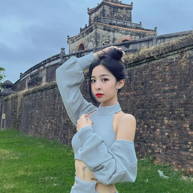 Sở hữu kênh TikTok hàng trăm nghìn lượt theo dõi, Tammy thường xuyên chia sẻ những câu chuyện thú vị trong cuộc sống, khoe nhan sắc hay các điệu nhảy hot trend trên TikTok.