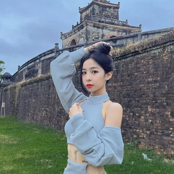 Sở hữu kênh TikTok hàng trăm nghìn lượt theo dõi, Tammy thường xuyên chia sẻ những câu chuyện thú vị trong cuộc sống, khoe nhan sắc hay các điệu nhảy hot trend trên TikTok.