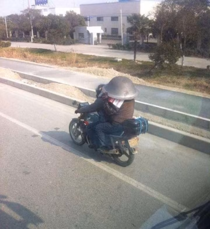 Mũ bảo hiểm có một không hai nhưng có vẻ hơi nặng nề.