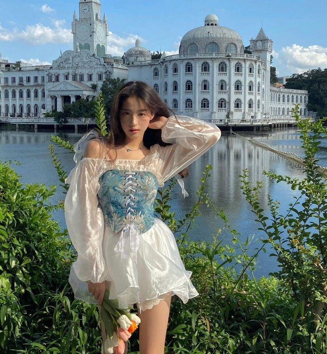 Cô thường xuyên đăng các clip chơi bóng rổ, thu hút triệu view trên mạng xã hội.