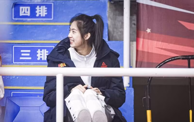 Cô nàng gây ấn tượng bởi nét đẹp ngọt ngào, đôi mắt to tròn cùng làn da trắng sứ.