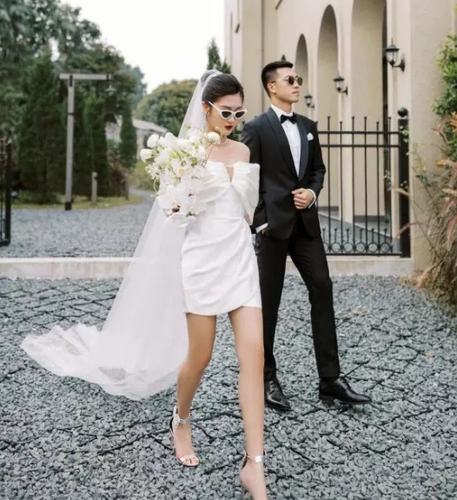 Sở hữu gương mặt xinh đẹp cùng body bốc lửa nên nàng WAGs thường chọn trang phục bó sát để khoe trọn vóc dáng nuột nà.