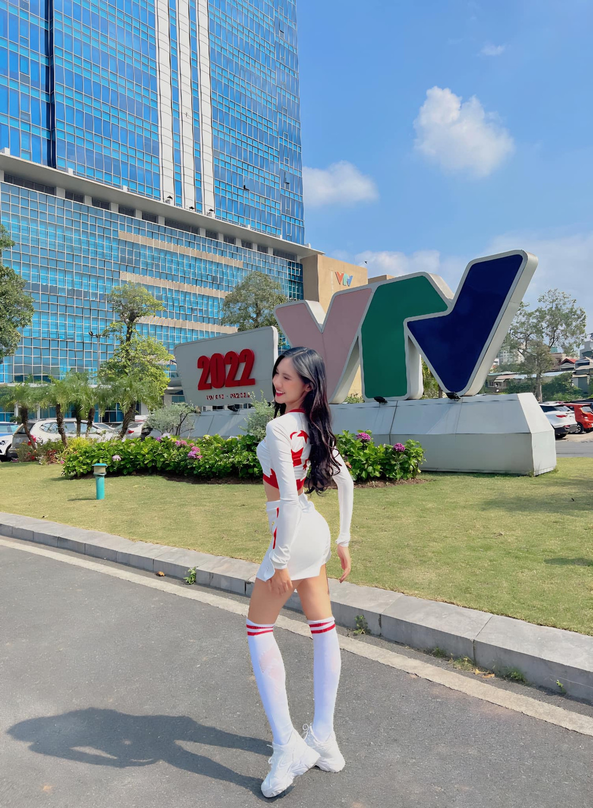 Nguyễn Tường Vy sinh ngày 12/8/2002 tại Nga. Tuy nhiên, đến năm 6 tuổi, cô cùng gia đình trở về Hà Nội sinh sống từ đó đến nay.