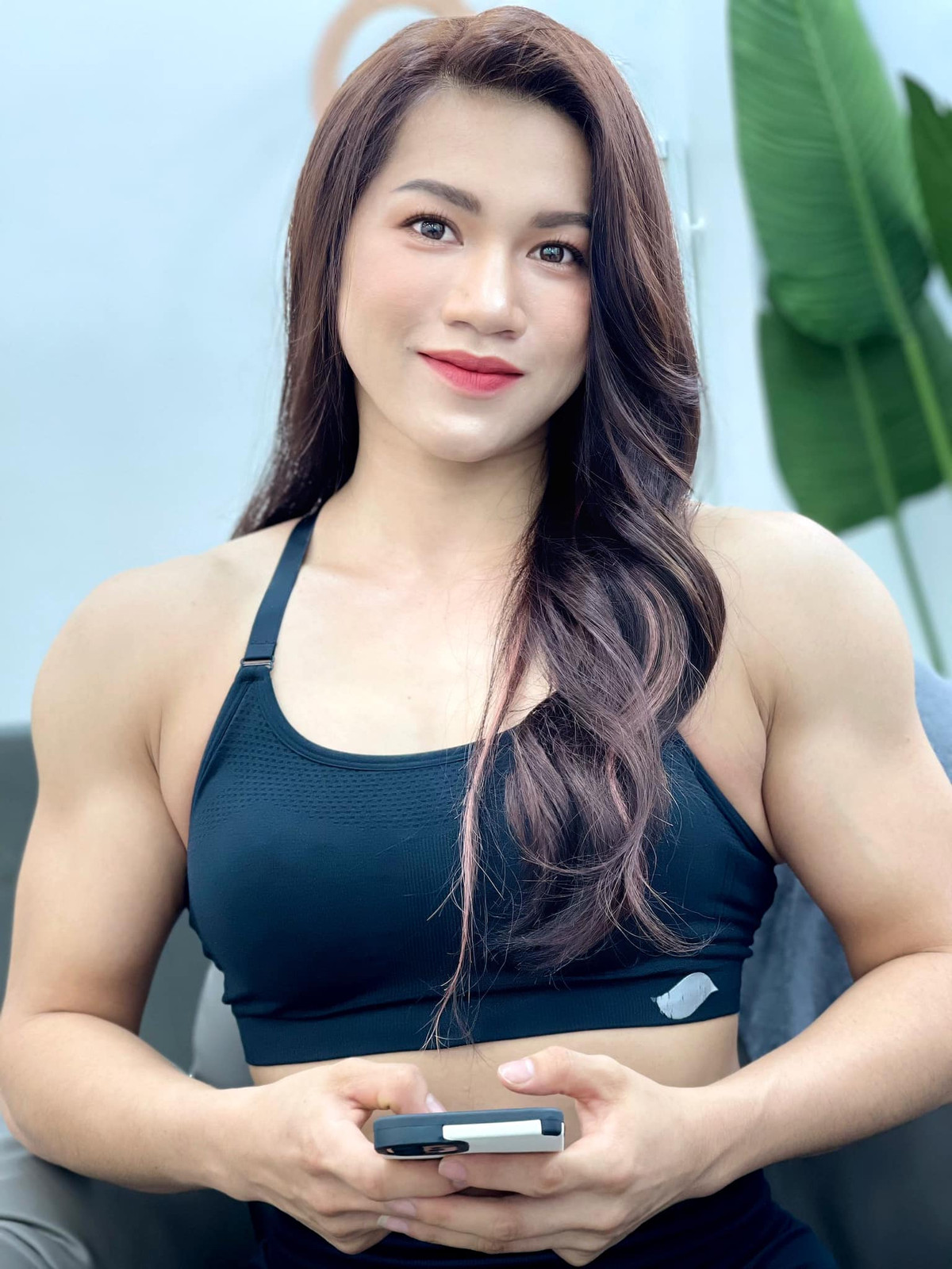 Trước những ý kiến trái chiều đó, Ny Ny cho biết: “Nếu chỉ nhìn vào hình ảnh hầu hết mọi người sẽ không thể hiểu được rằng để có được “cơ bắp” đấy là một sự miệt mài tập luyện với chế độ ăn uống khắt khe và kỷ luật trong nhiều tháng".