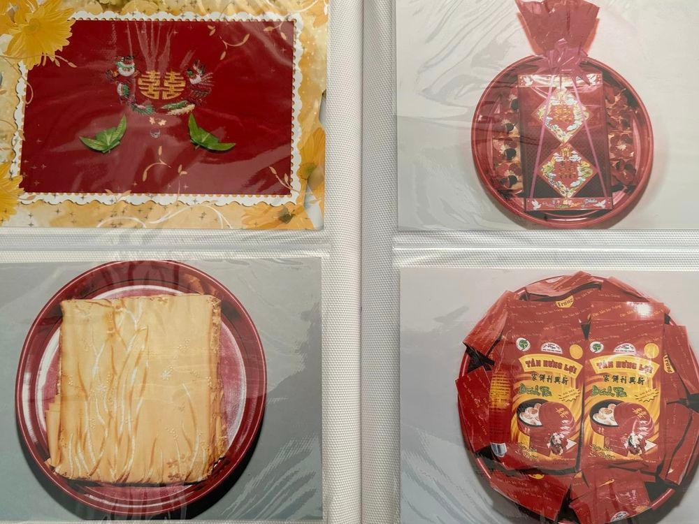 Khi ngồi ngẫm từng tấm hình được Thanh Trần đăng tải mới thấy nhiều điều "bất bình thường". Dù được chụp ở thời điểm 2017 máy móc đã tiến bộ nhưng ảnh cưới lại không mang nét trẻ trung hiện đại mà lại đậm chất truyền thống.