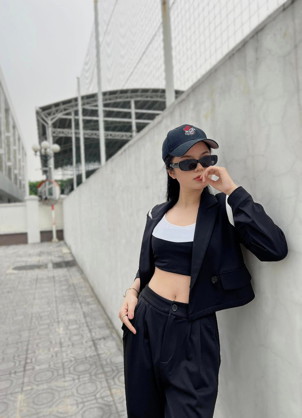 Thậm chí cô còn được ví như một fashionista thực thụ khi luôn biết cách mix&amp;match ấn tượng, đa dạng hoá style để tránh nhàm chán.