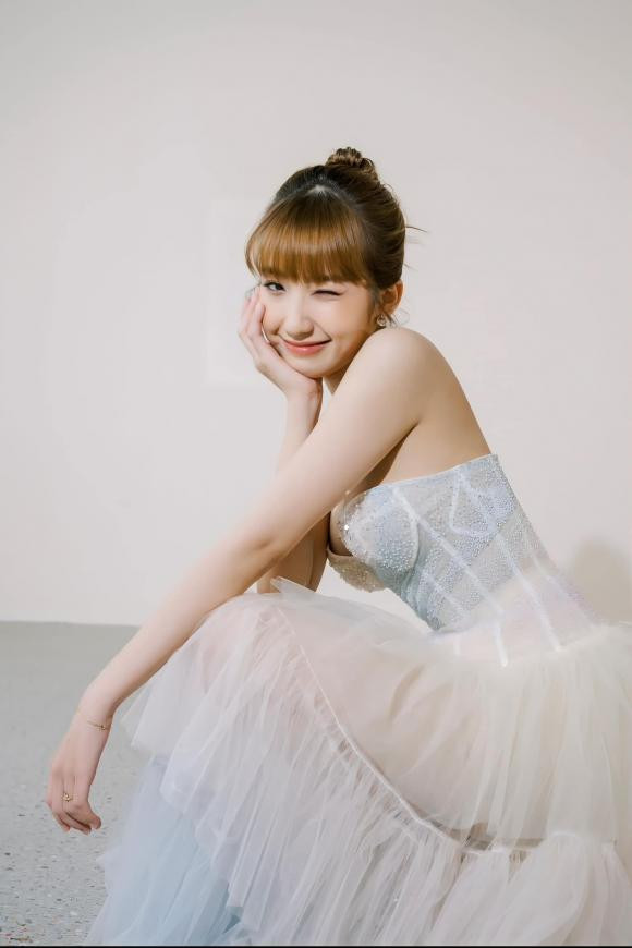 Dàn hot girl “chốt đơn” làm dâu nhà giàu khi tròn 18 tuổi Dan hot girl “chot don” lam dau nha giau khi tron 18 tuoi